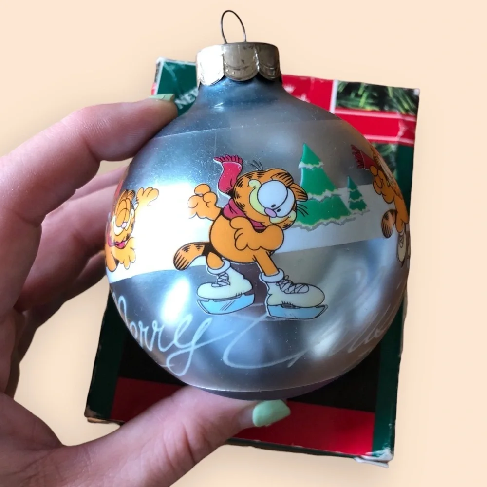 Hallmark Keepsake Vintage 1990 Garfield Christmas Ornament Glass Ball NEW in Box